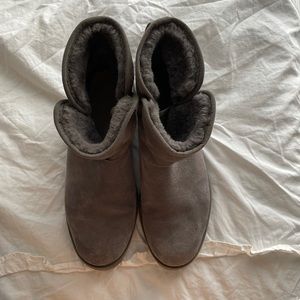grey uggs